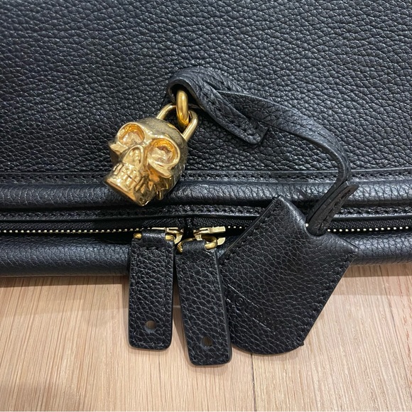 Alexander McQueen Black Calfskin Skull Padlock Fold Zip Clutch - Picture 2 of 6